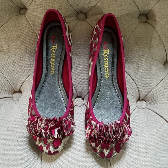 Unrestricted Shoes - 👠NWOT Pretty Ladies  Flats